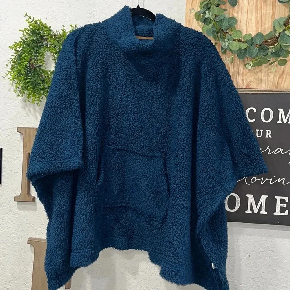 Koolaburra by UGG Brushed Back
Sherpa Poncho Blue Teal,xl
